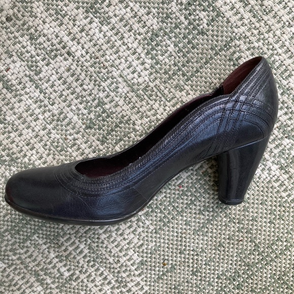 Clarks Indigo navy heel / pumps, size 8 1/2 - Picture 13 of 13